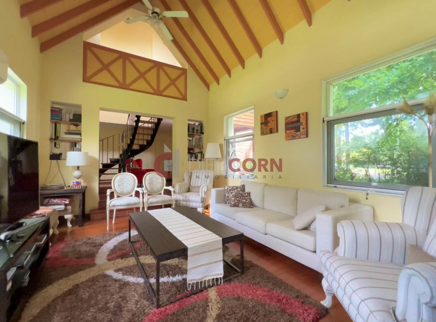 Casa en Venta con 6 cocheras