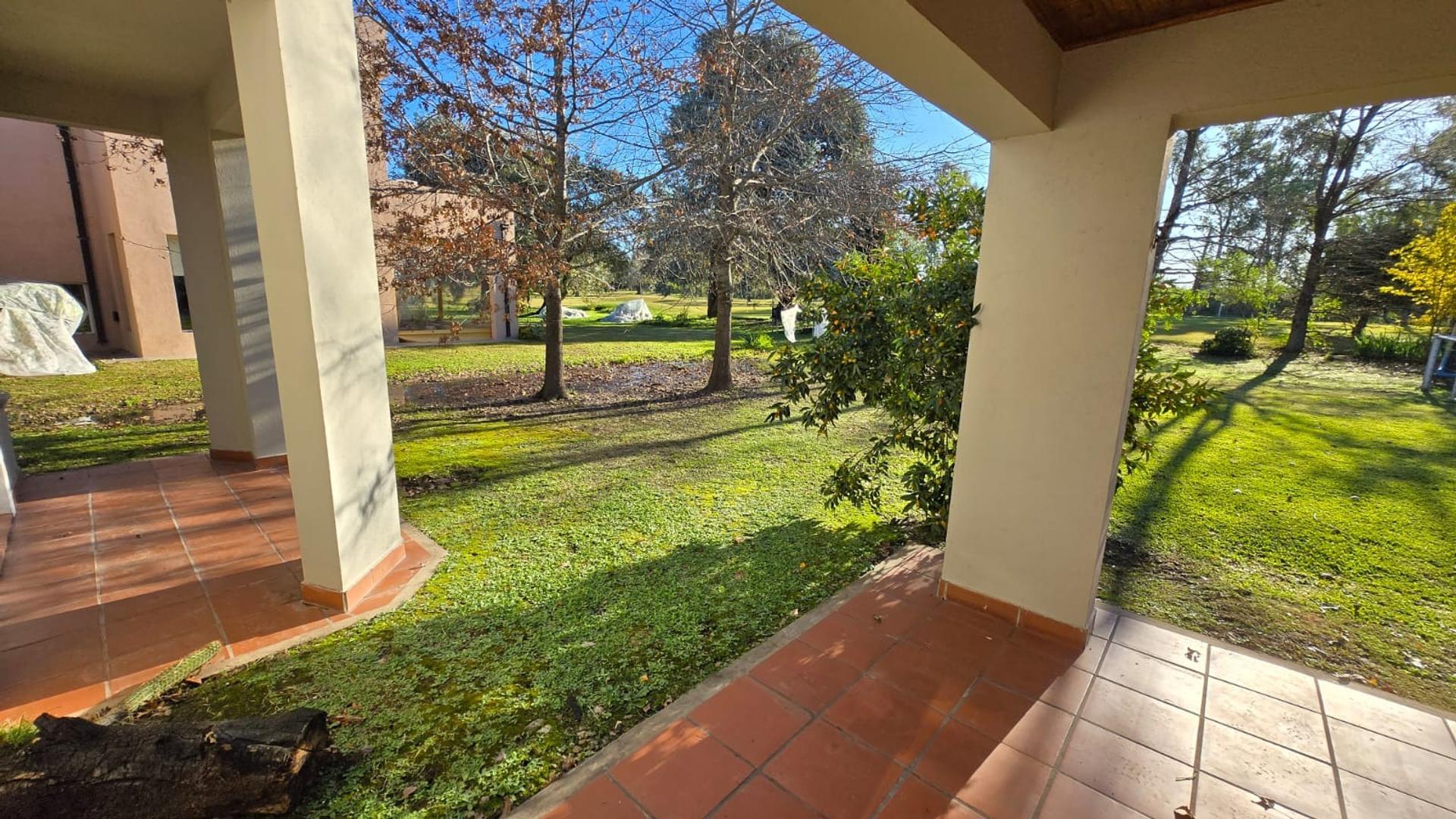 Excelente Chalet sobre GolF