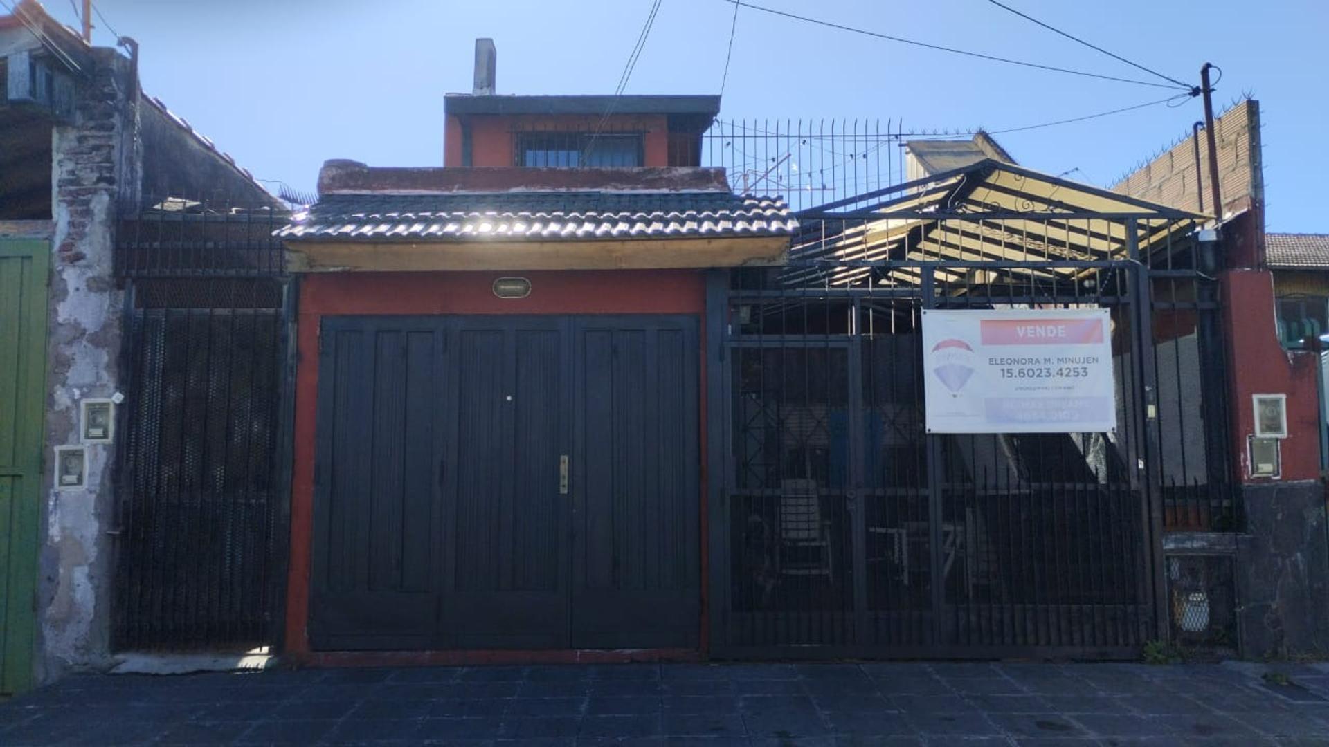 2 Viviendas con cochera + Galpón - Villa Ballester