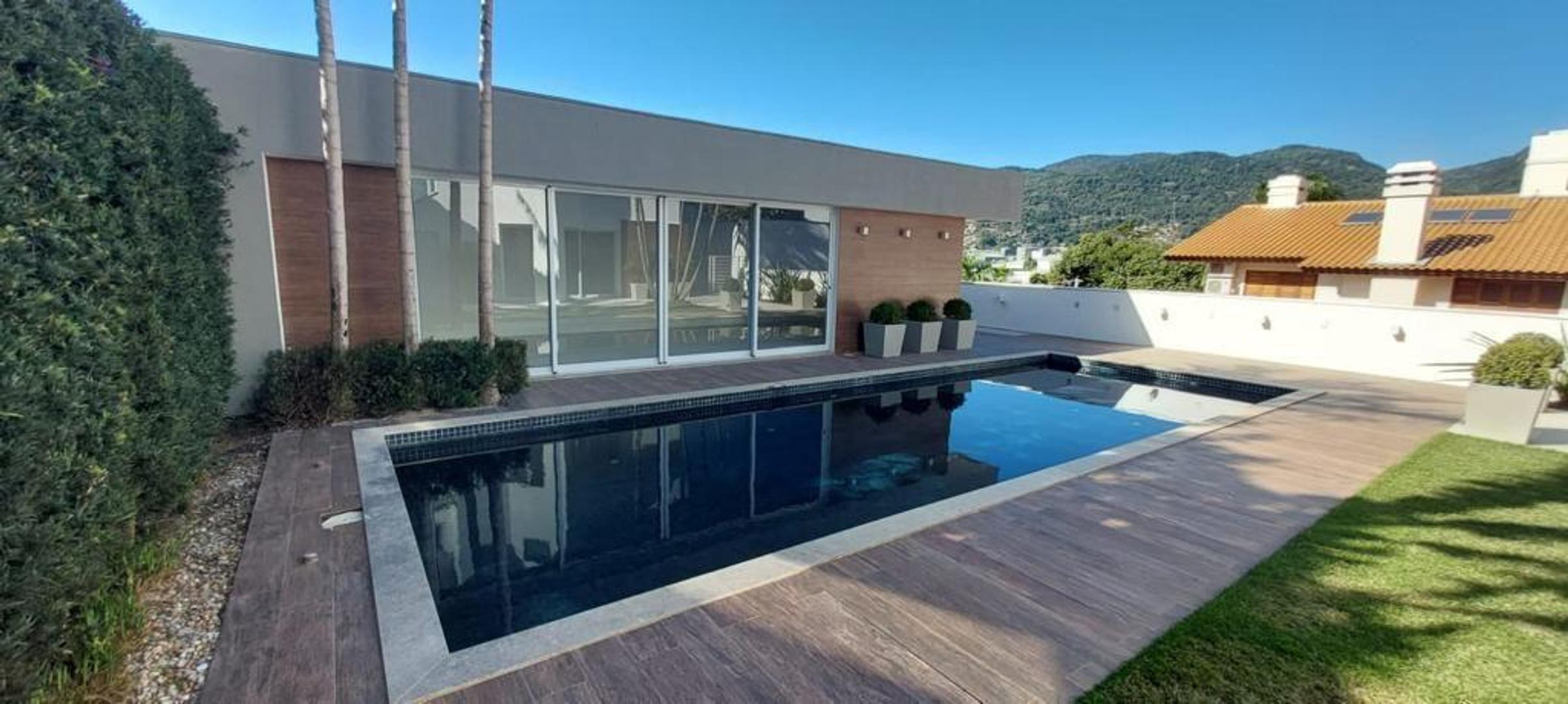 Casa 5 ambientes con 6 baños