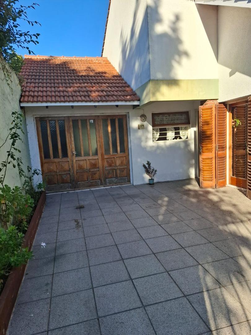 CHALET  3 AMB. 120 M2. - BARRIO SANTA MONICA