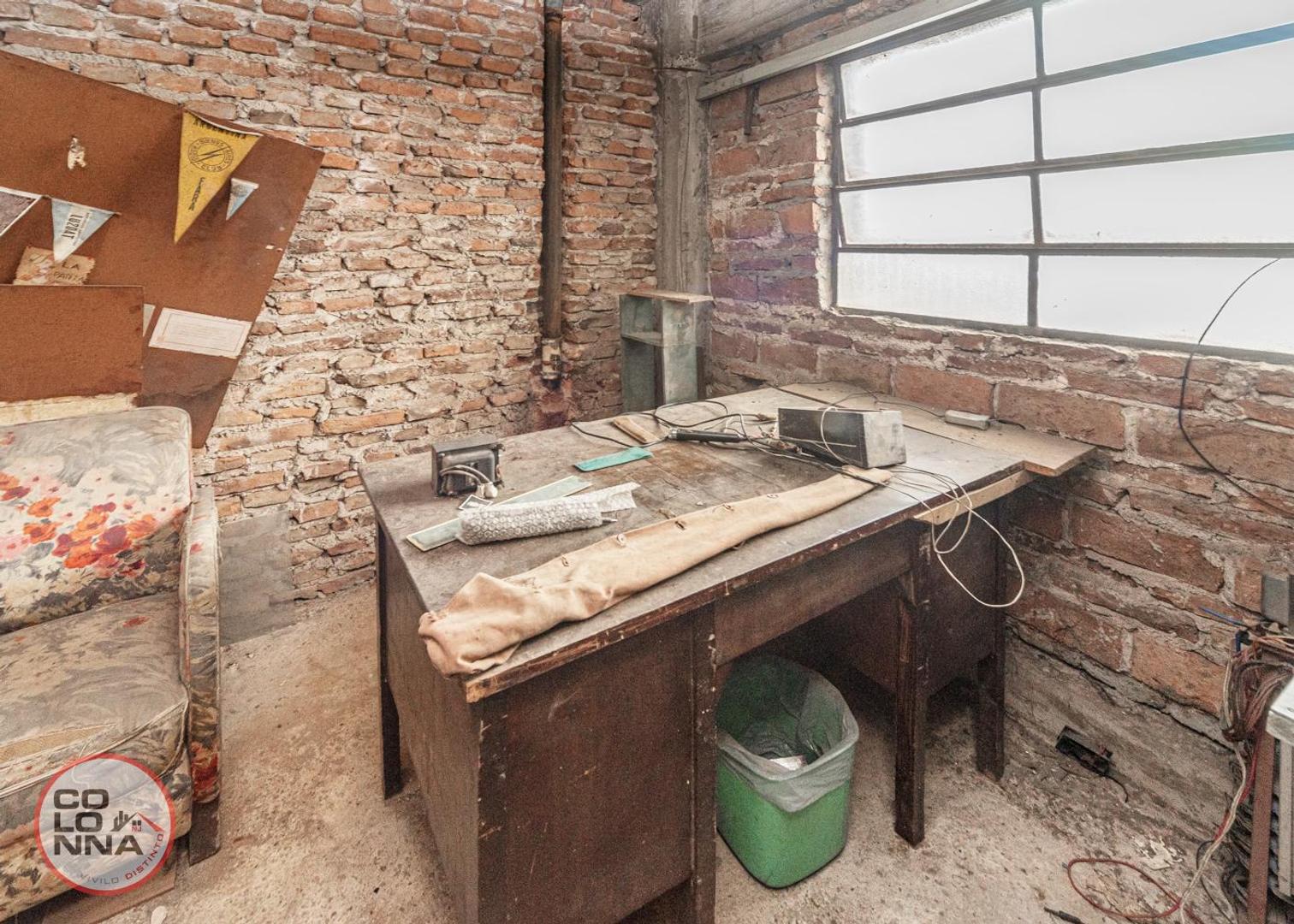 Venta  galpón doble altura c/ entrepiso, Ideal Inversor   2 viviendas a reciclar-Caseros