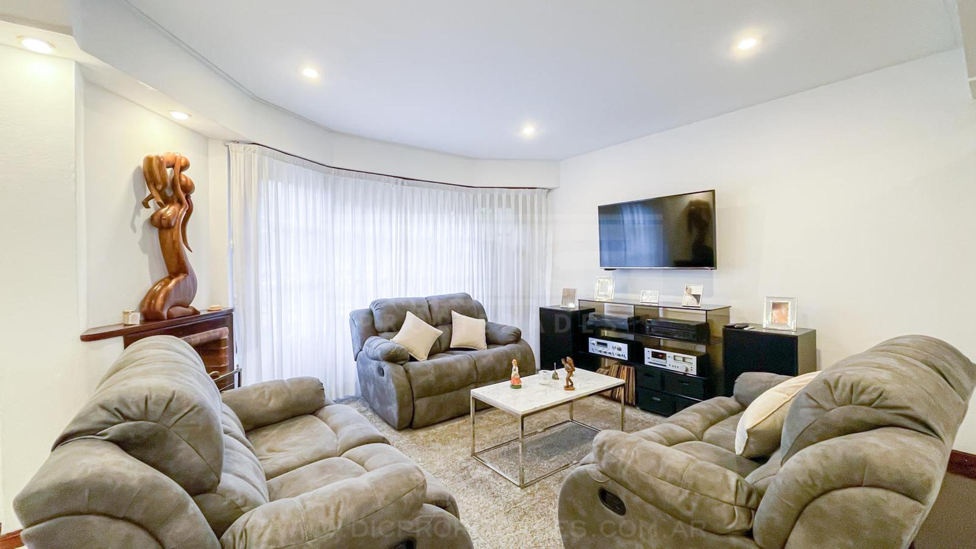 Casa 6 ambientes con 2 baños