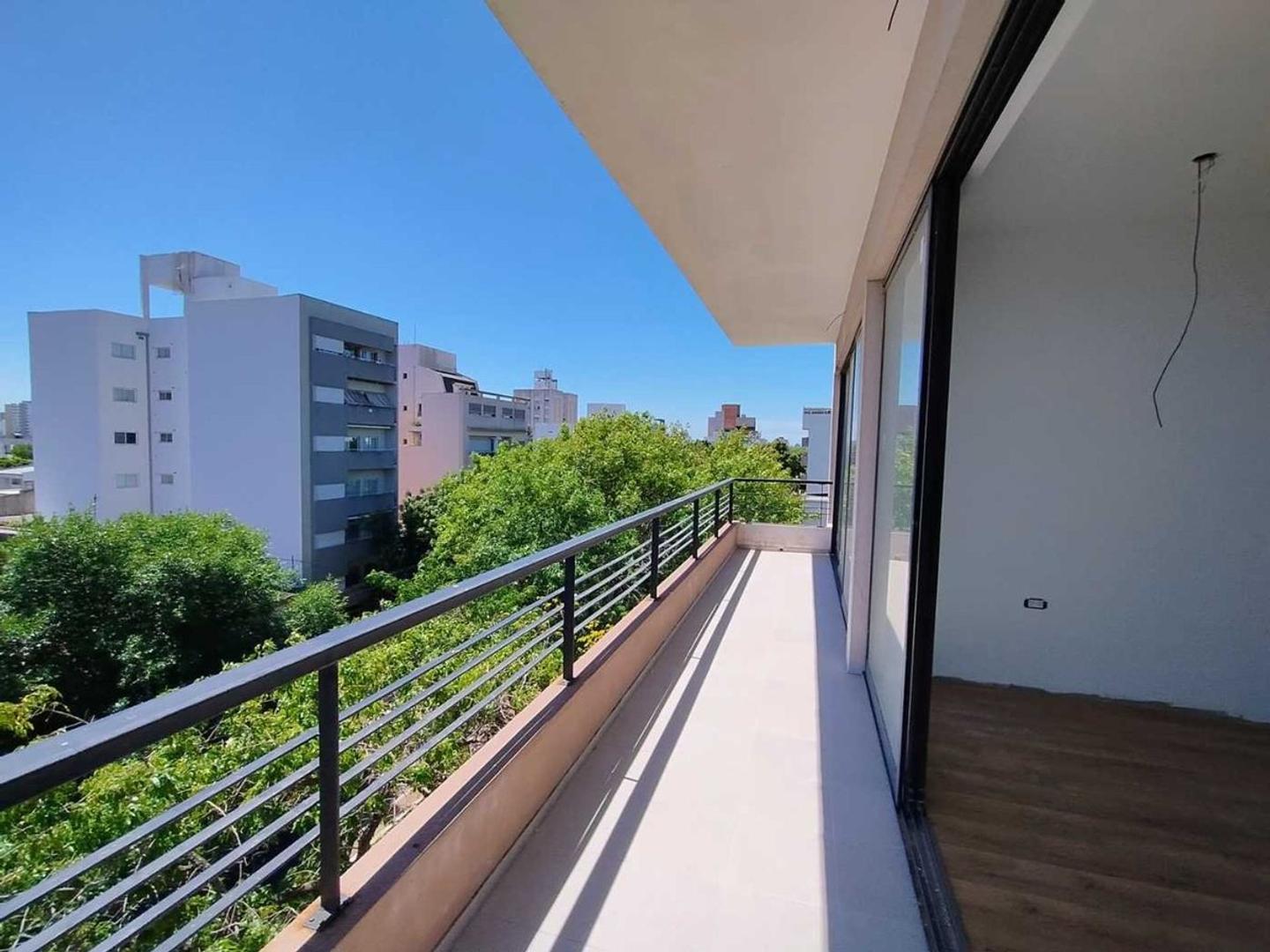 SEMIPISO VENTA LA PLATA 3 DORMITORIOS  A ESTRENAR