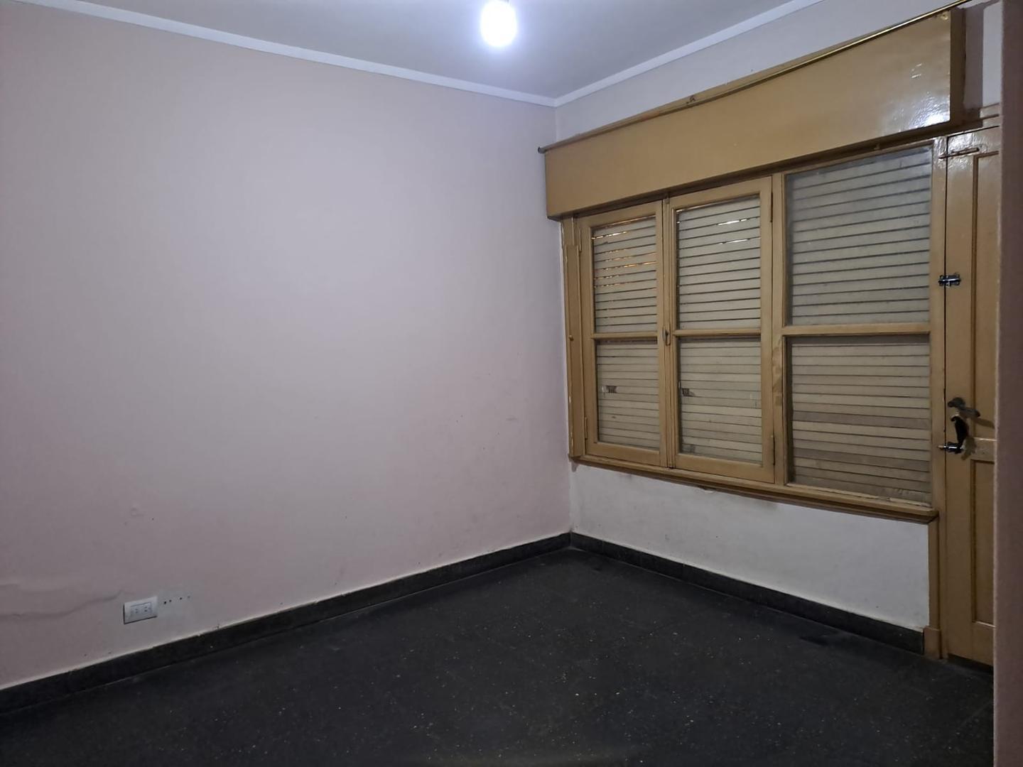 Venta: Casa funcional de 3 ambientes y patio.