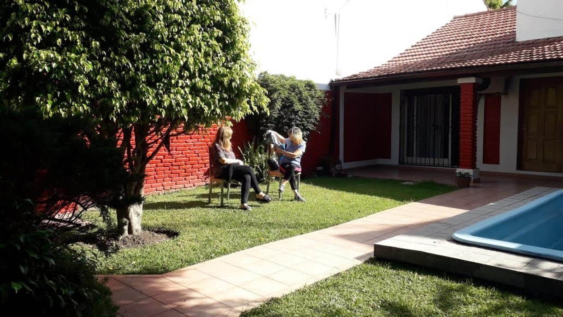 Casa en Venta con 2 cocheras