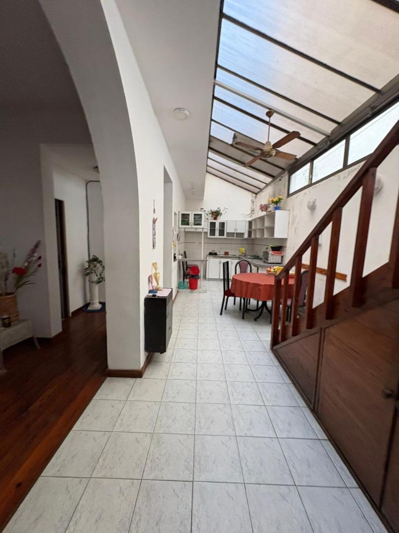 PH frente 2 plantas 3/4 amb con terraza, cochera y quincho