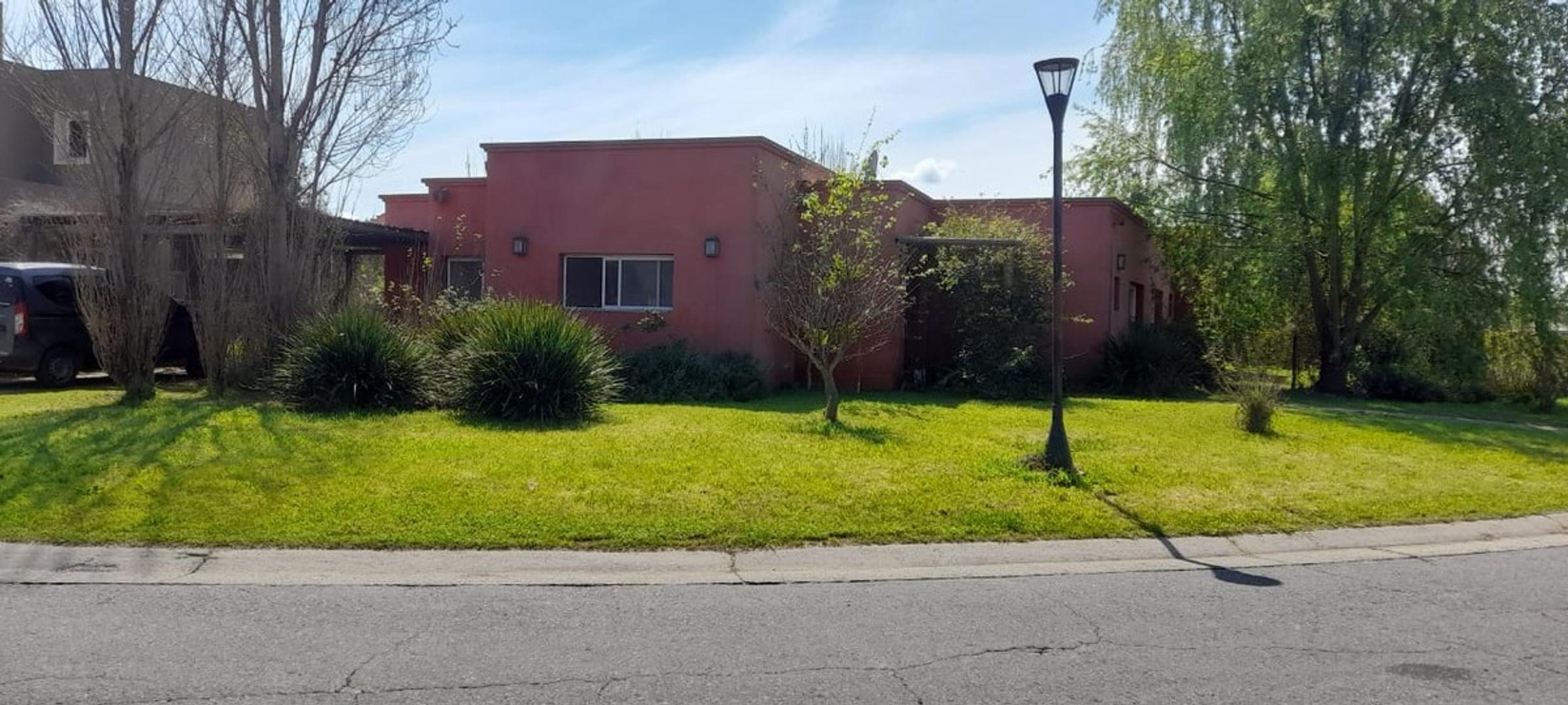 casa en alquiler anual barrio Haras Santa Maria Escobar