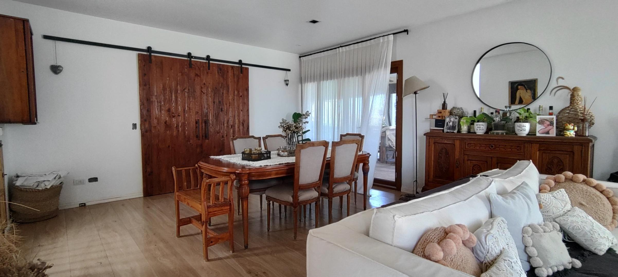 Casa en Venta con 3 cocheras
