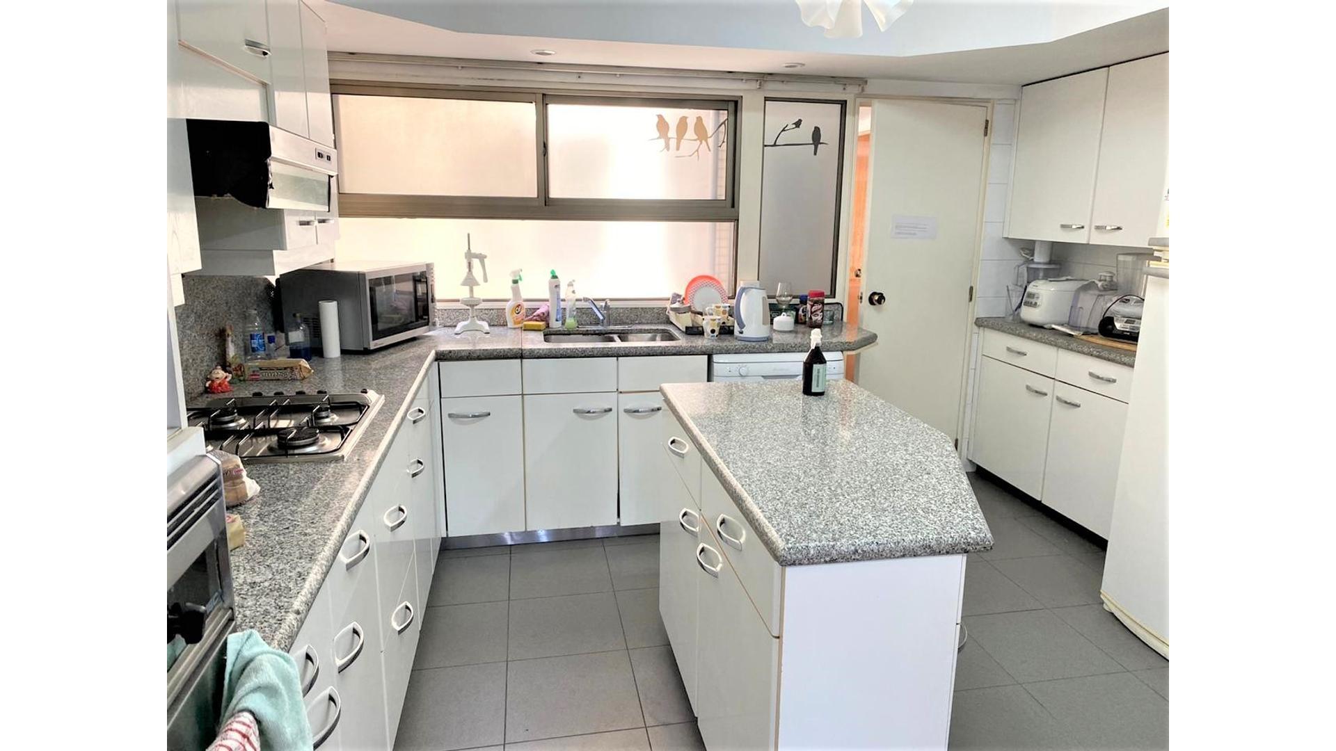 Departamento 5 ambientes con 3 baños