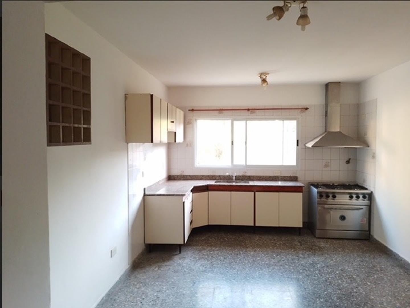 Casa 5 ambientes con 3 baños