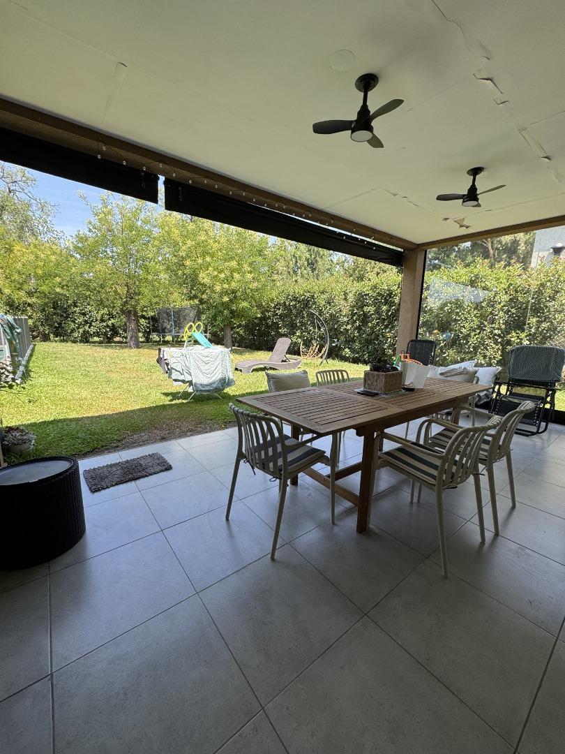 ORR. Hermosa casa en venta con pileta en Pilar.