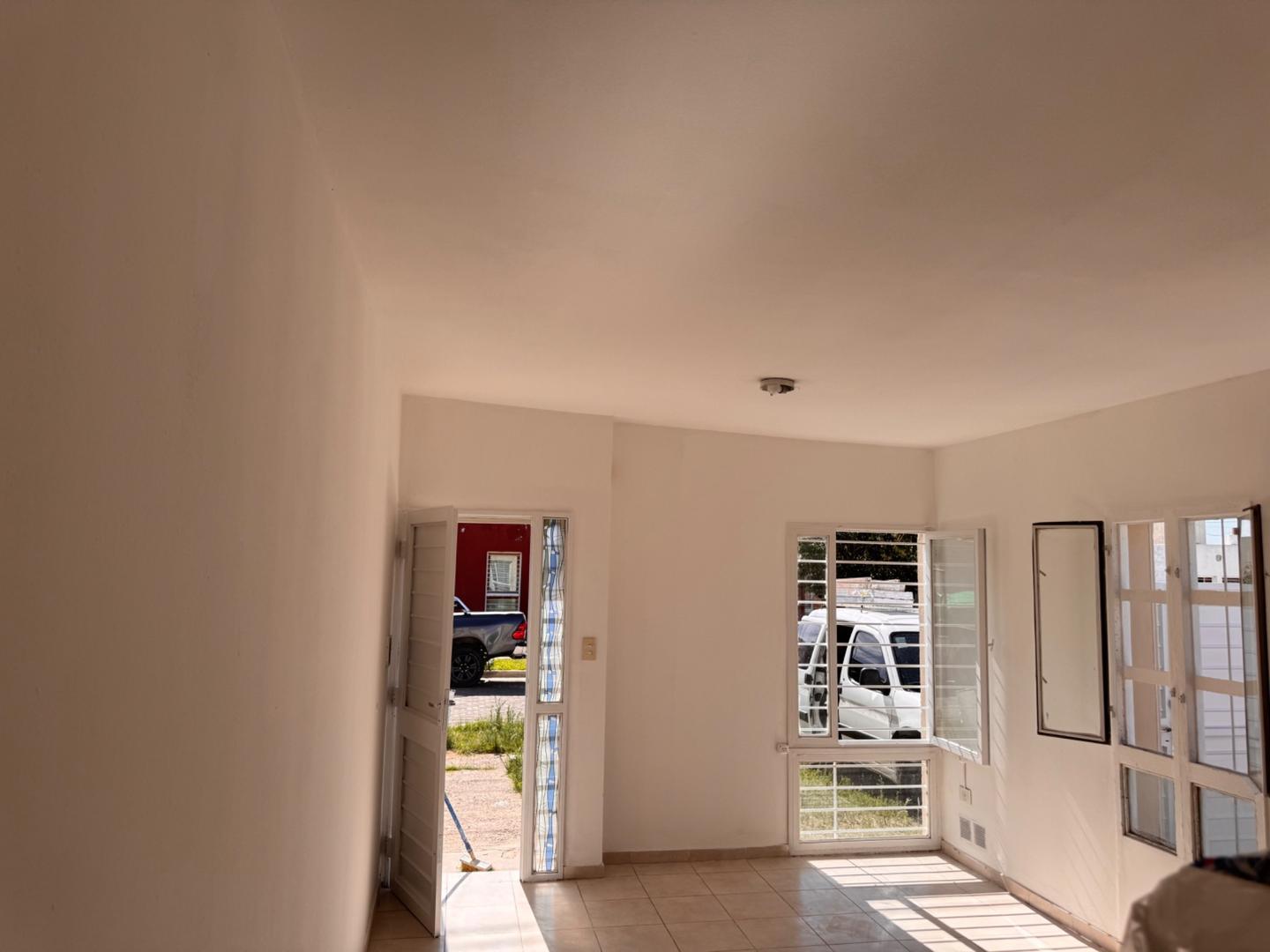 Casa en Alquiler con 1 cochera