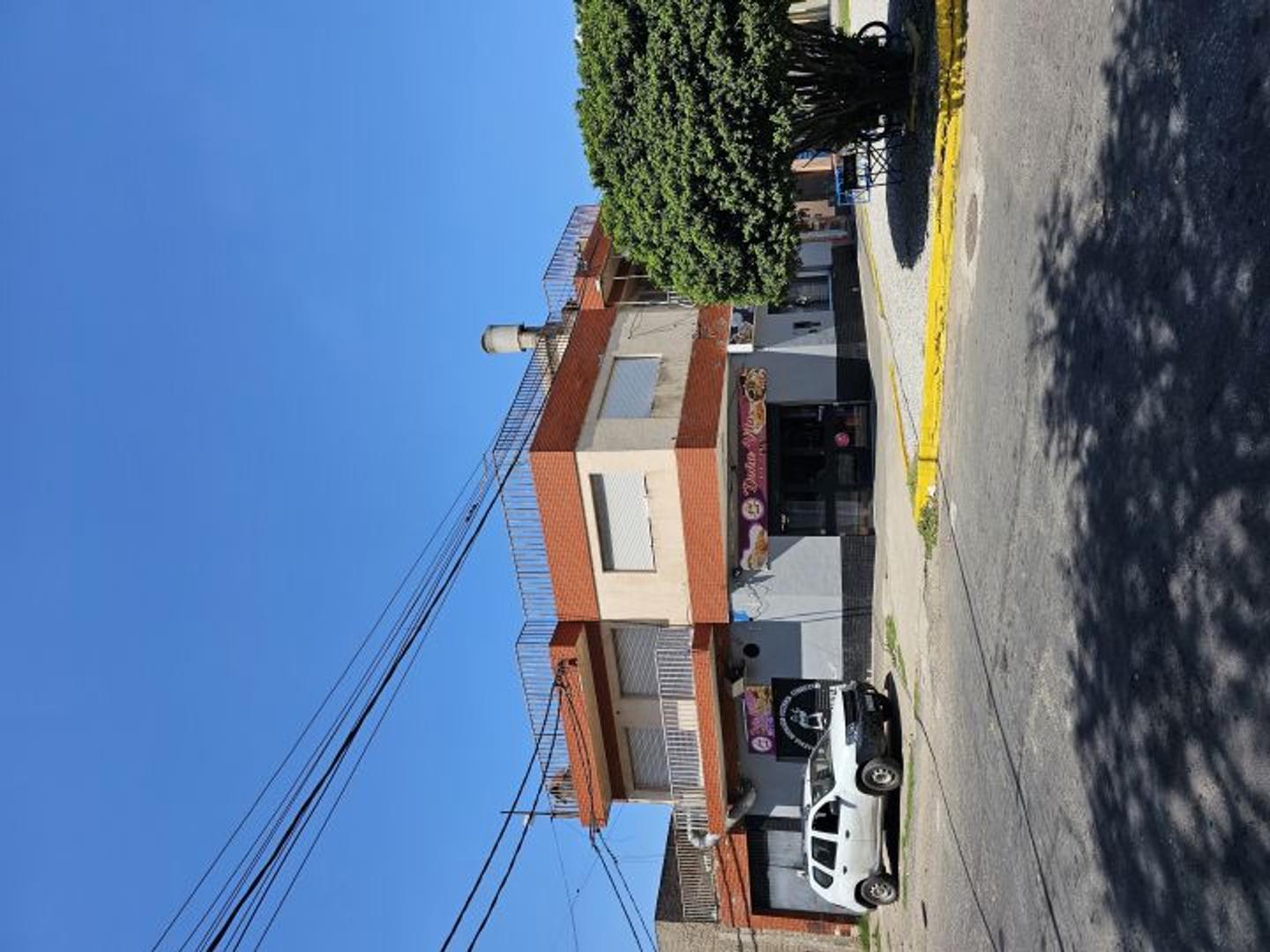 Casa 2 ambientes con 1 baño