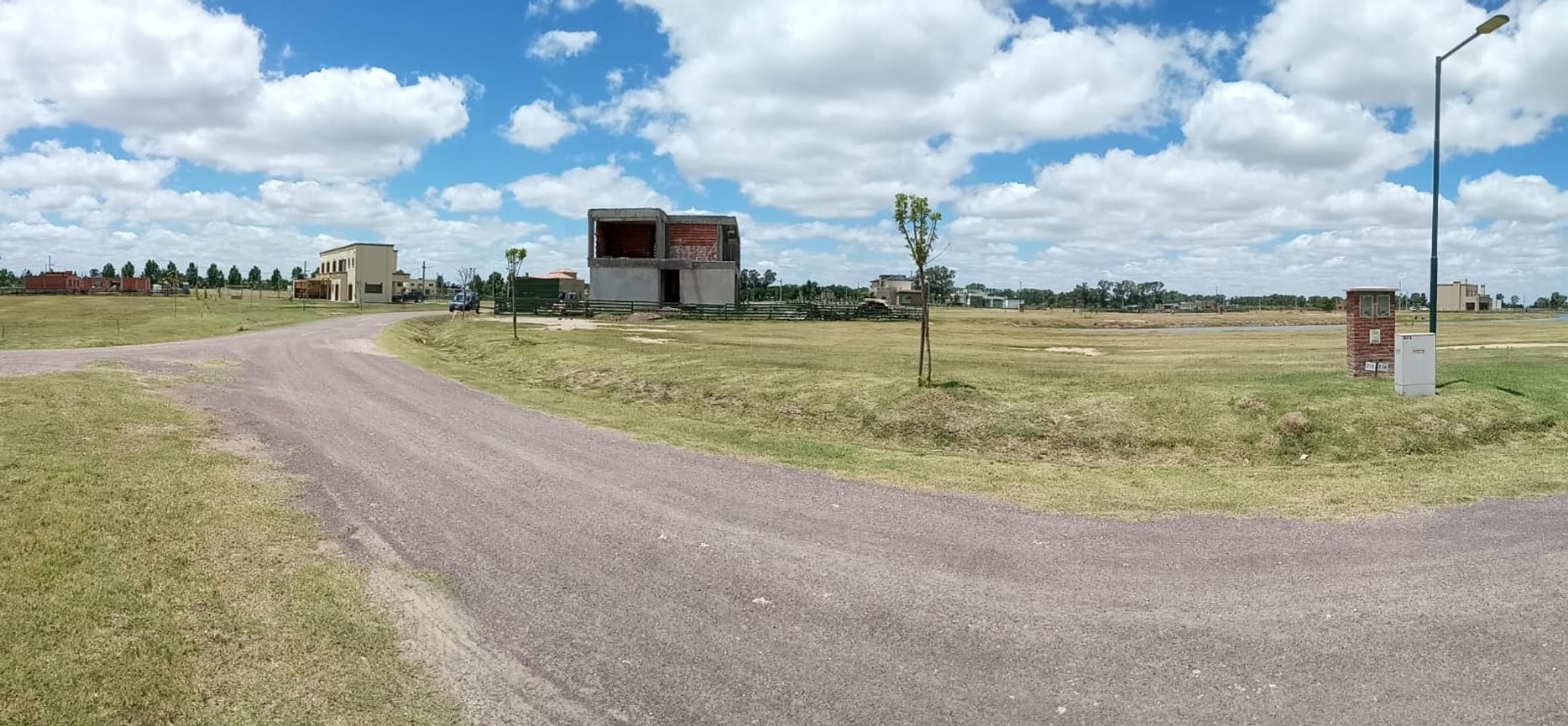 Lote con fondo a la laguna en Fincas de San Vicente