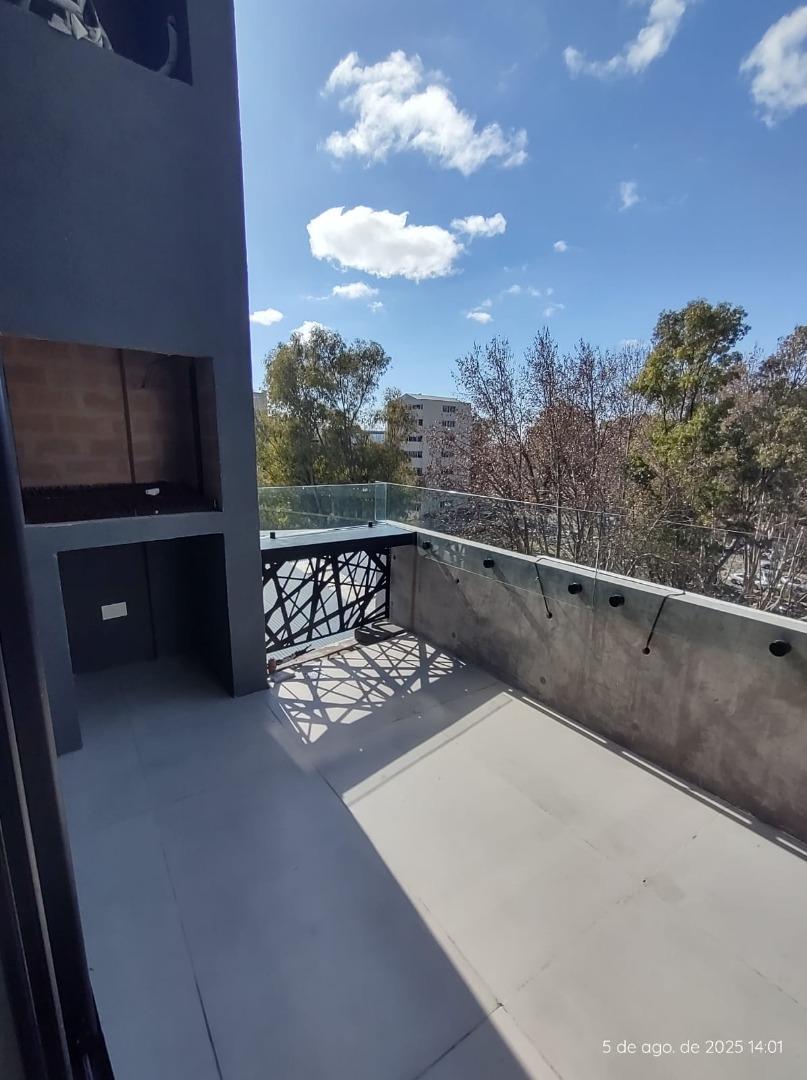 Juan Carlos Cruz 1800, Piso 5