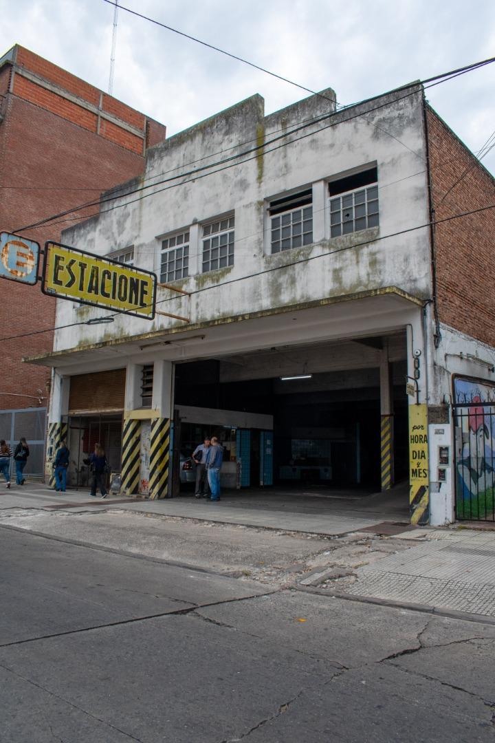 Venta de Galpon /  estacionamiento en Moron Sur