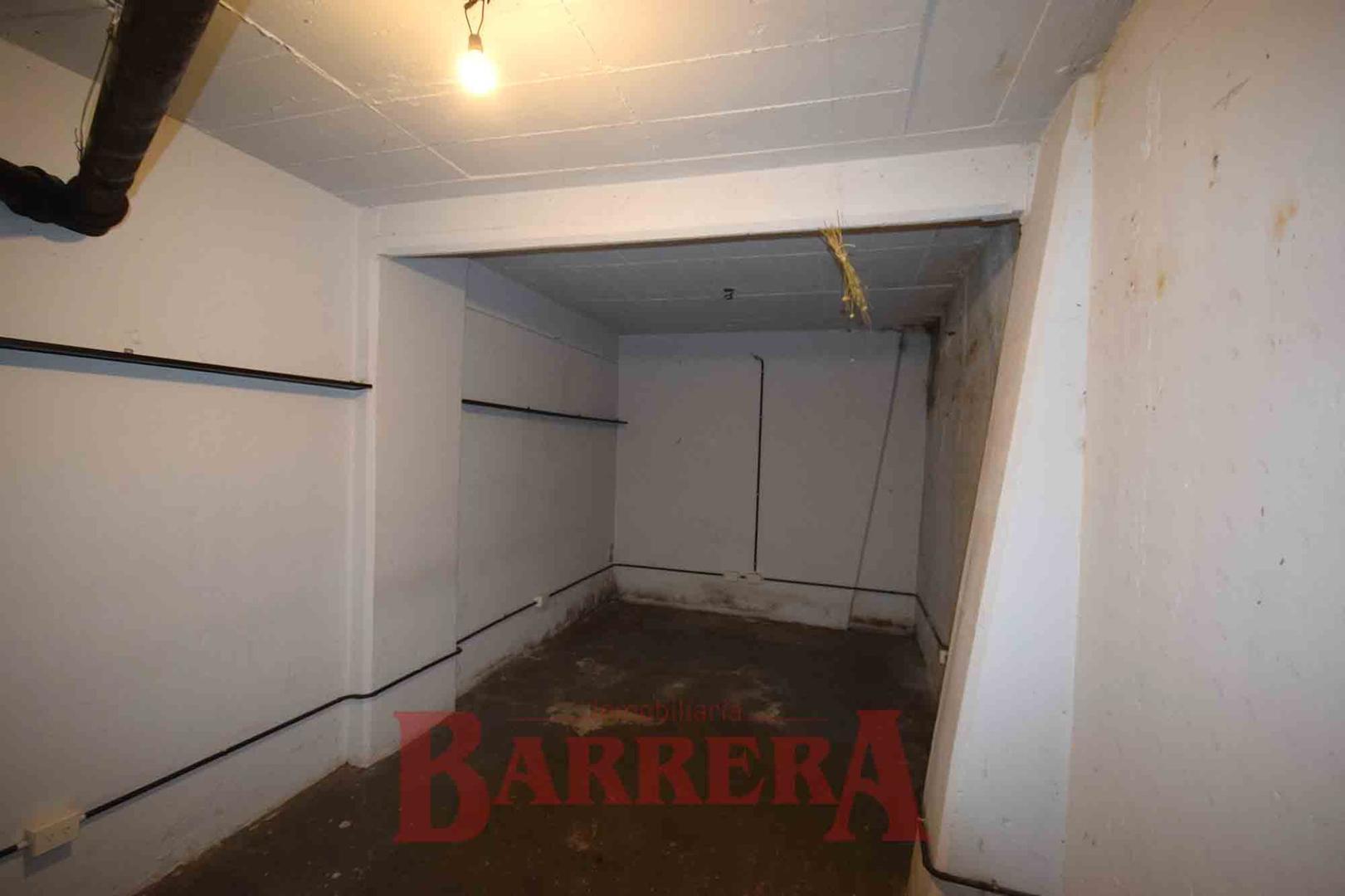 Plaza y Los Incas, 1 cuadra Av. Alvarez Tomas, 26 m2 PB