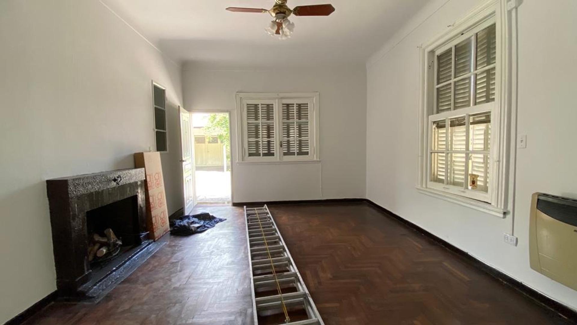 Casa en Alquiler con 1 cochera