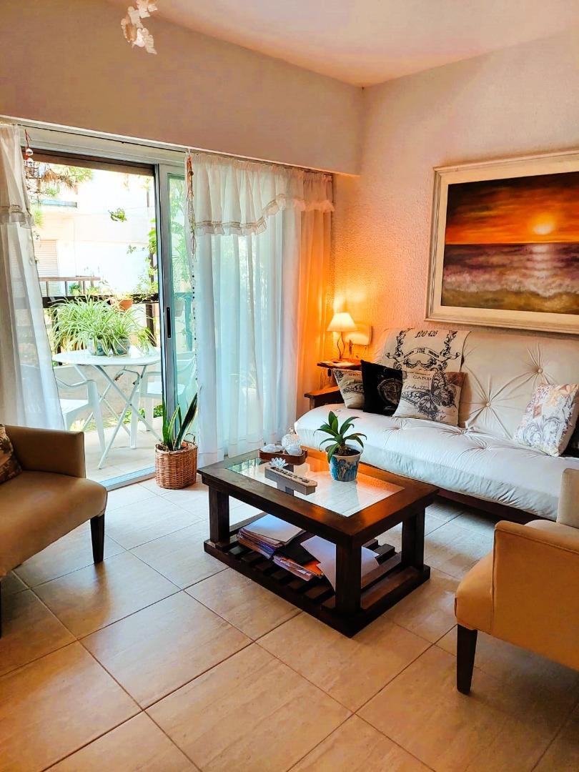 De Los Langostinos 1072 , Piso 1