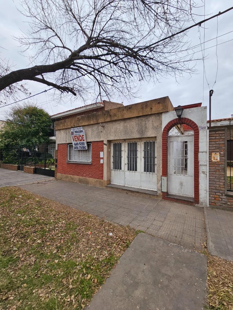 AMPLIA CASA EN VENTA IDEAL PARA REFORMAR