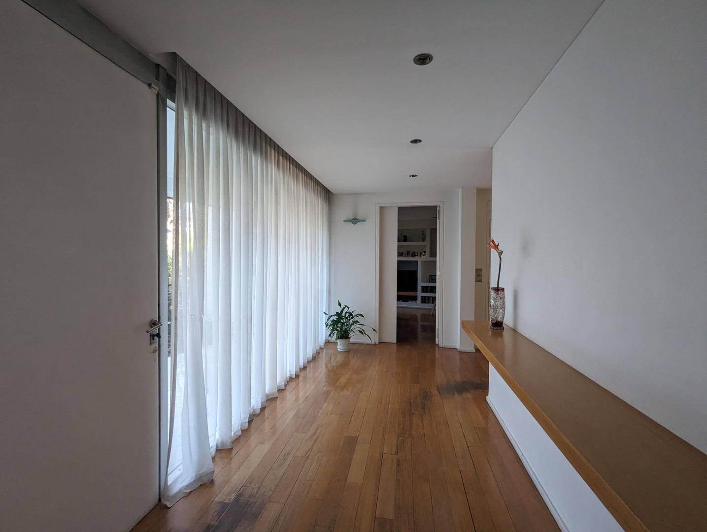 Casa 6 ambientes con 7 baños