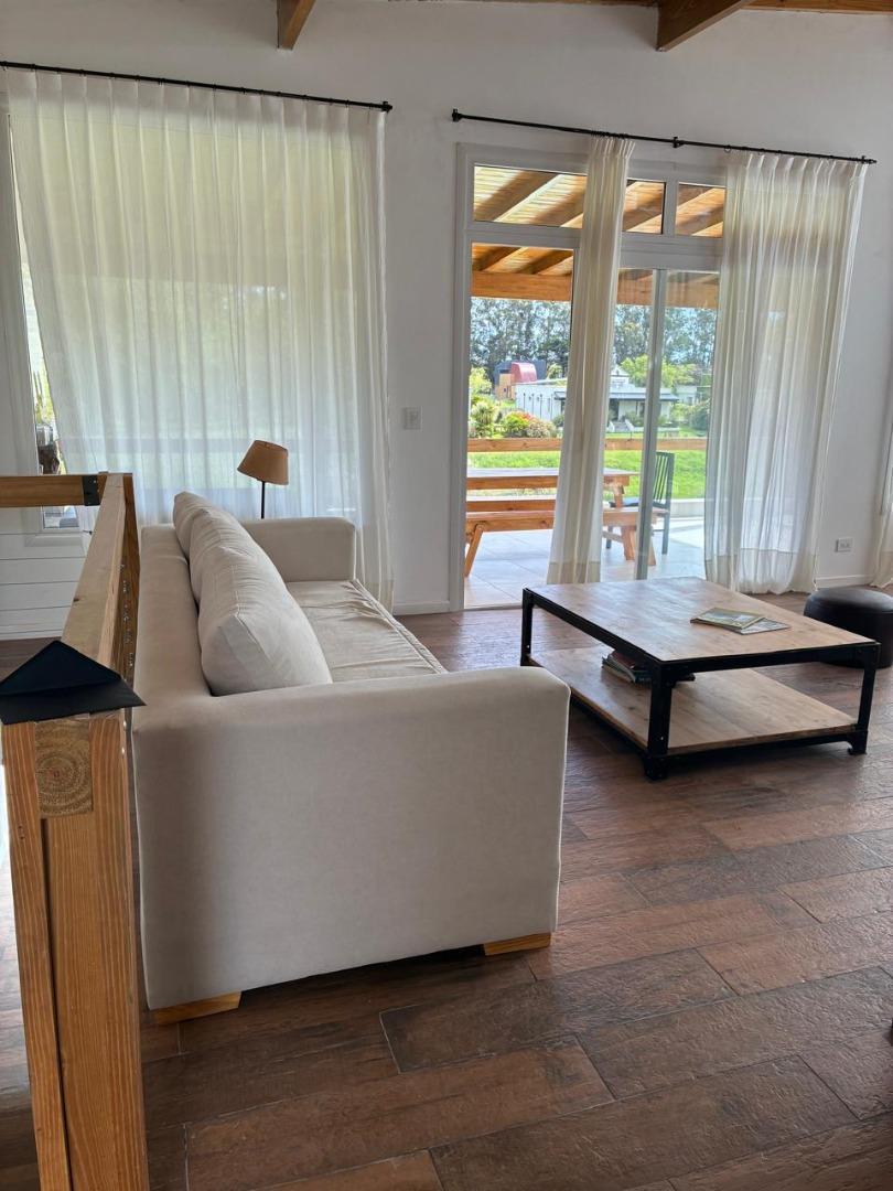 Casa en Alquiler Temporal con 3 cocheras