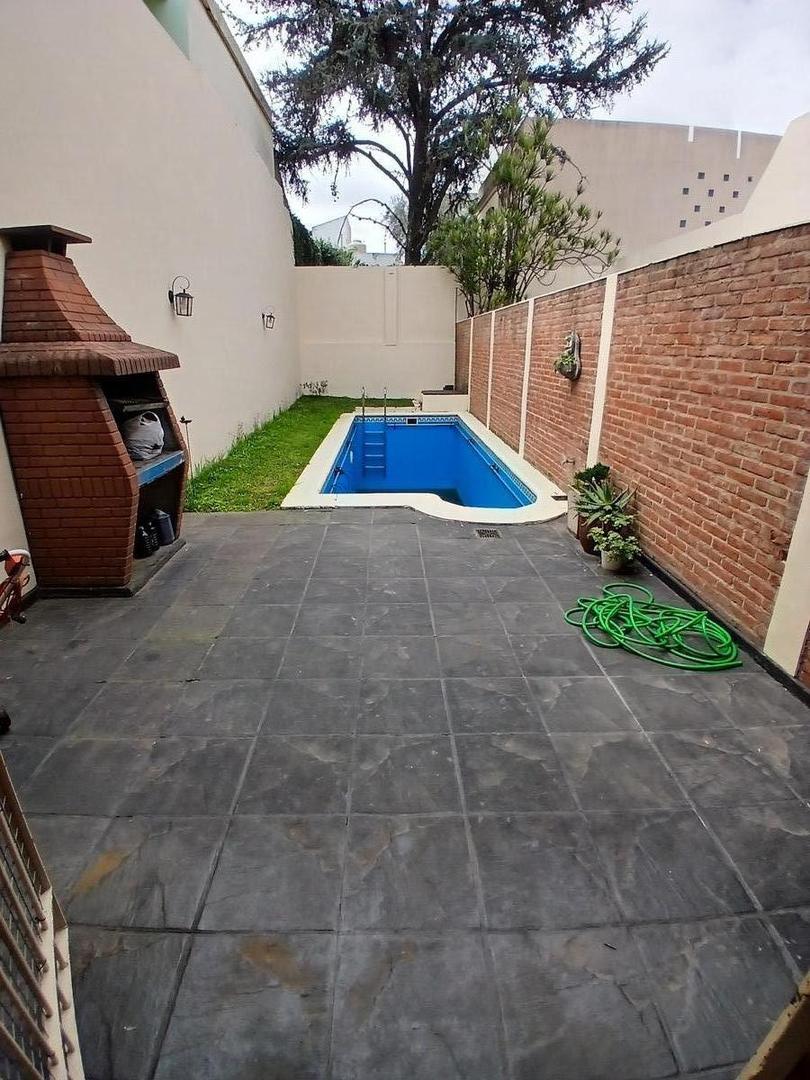 Dúplex con piscina, 4 ambientes en Parque Avellaneda