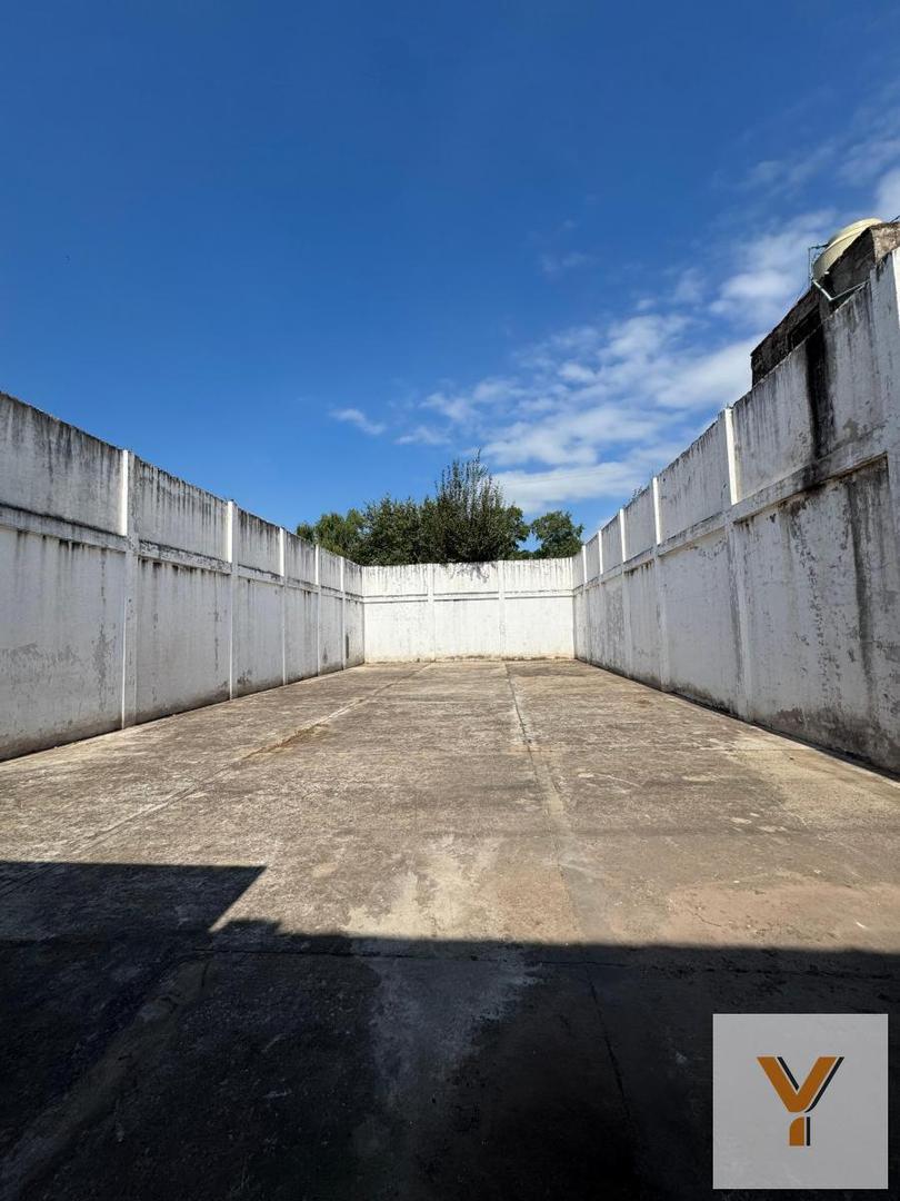 Depósito en venta - 1 Baño - 240Mts2 - Canning