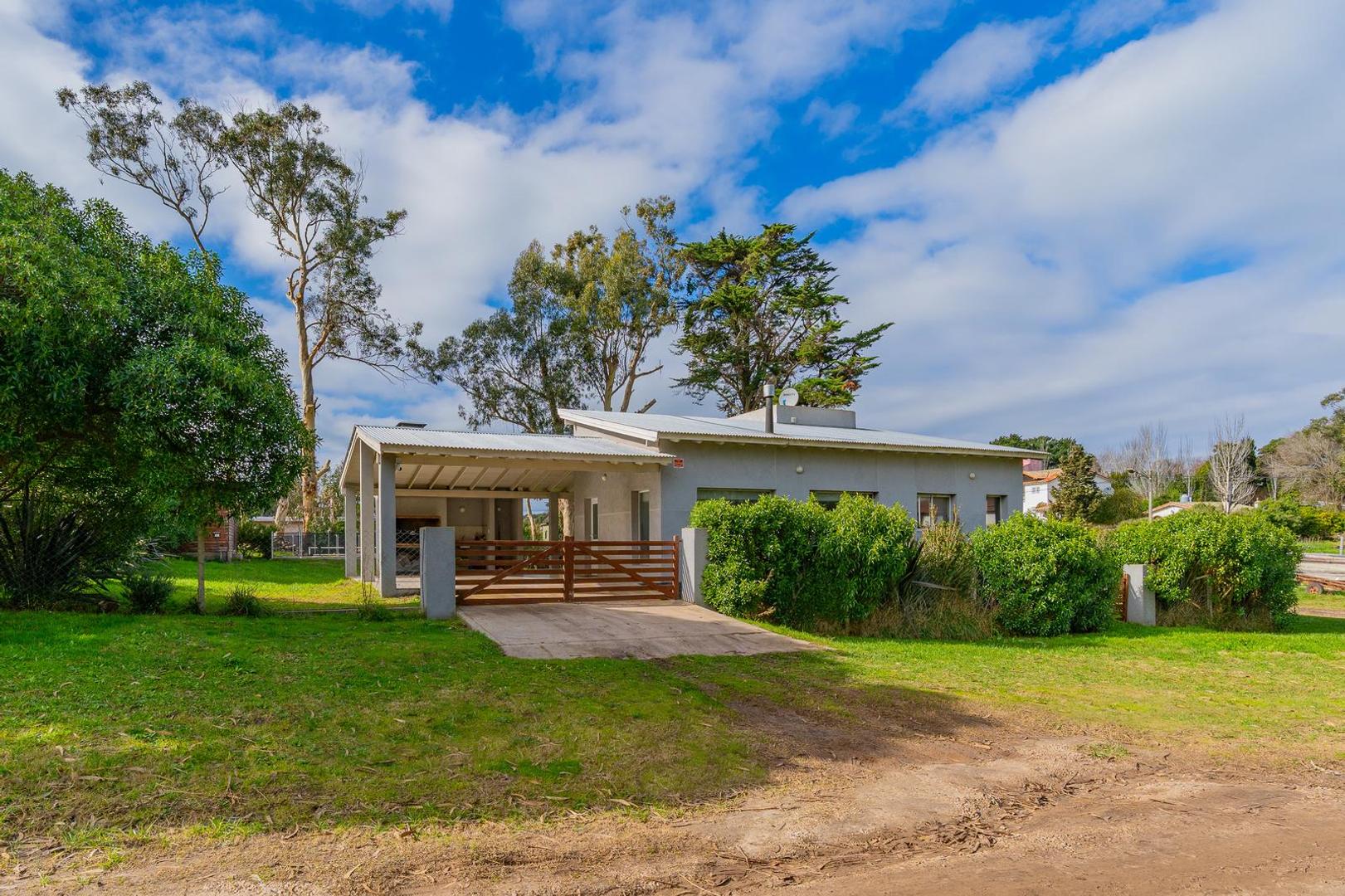 Casa sobre dos lotes en el entorno de Chapadmalal