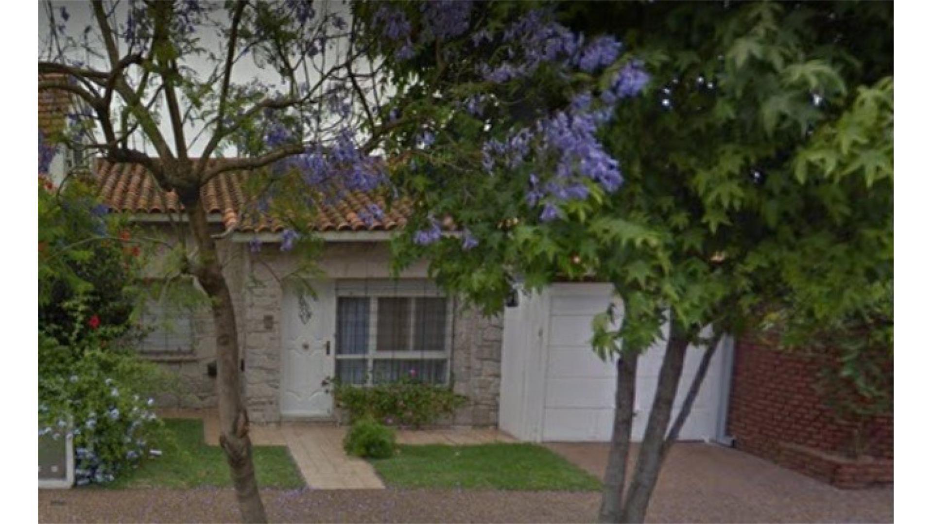 Casa, 3 dormitorios,entrada varios autos, patio