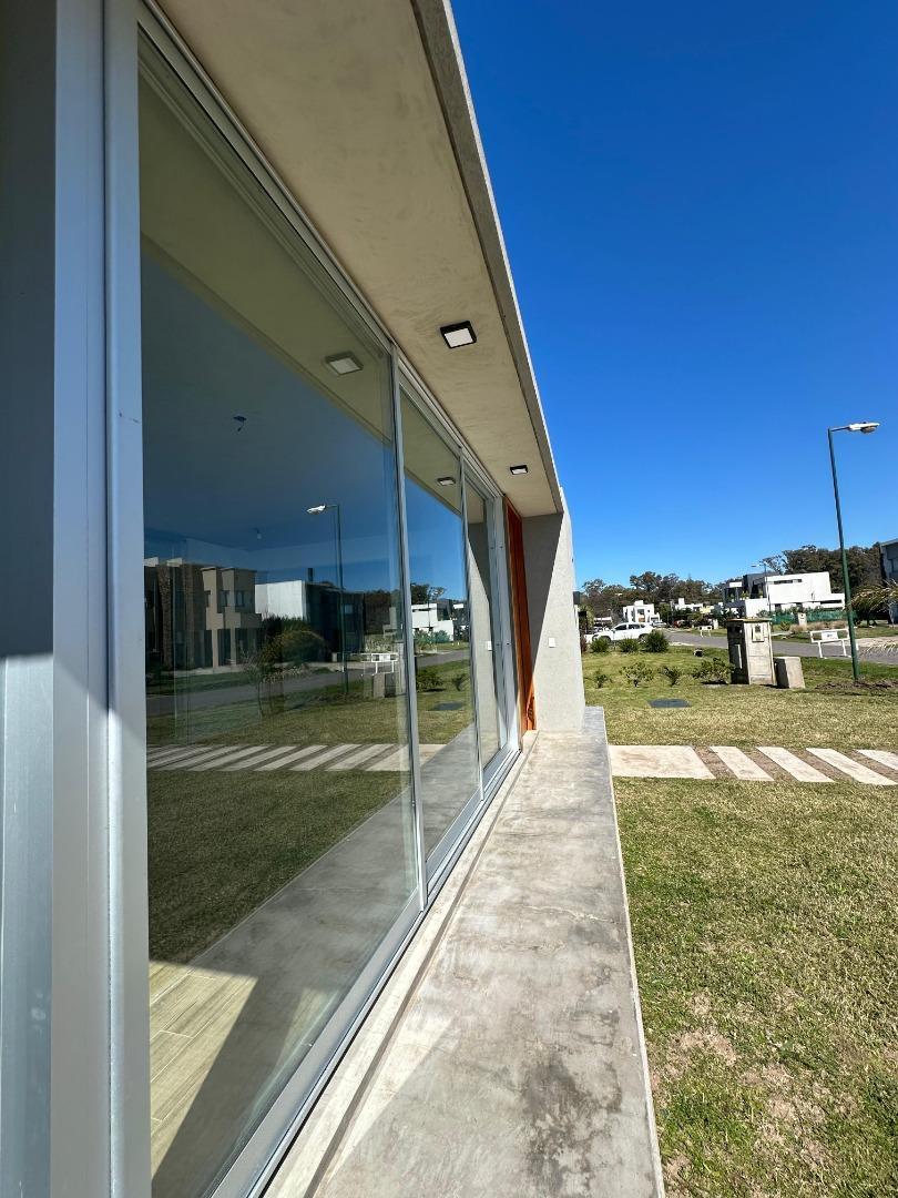 Casa 5 Ambientes La Reserva Hudson I42