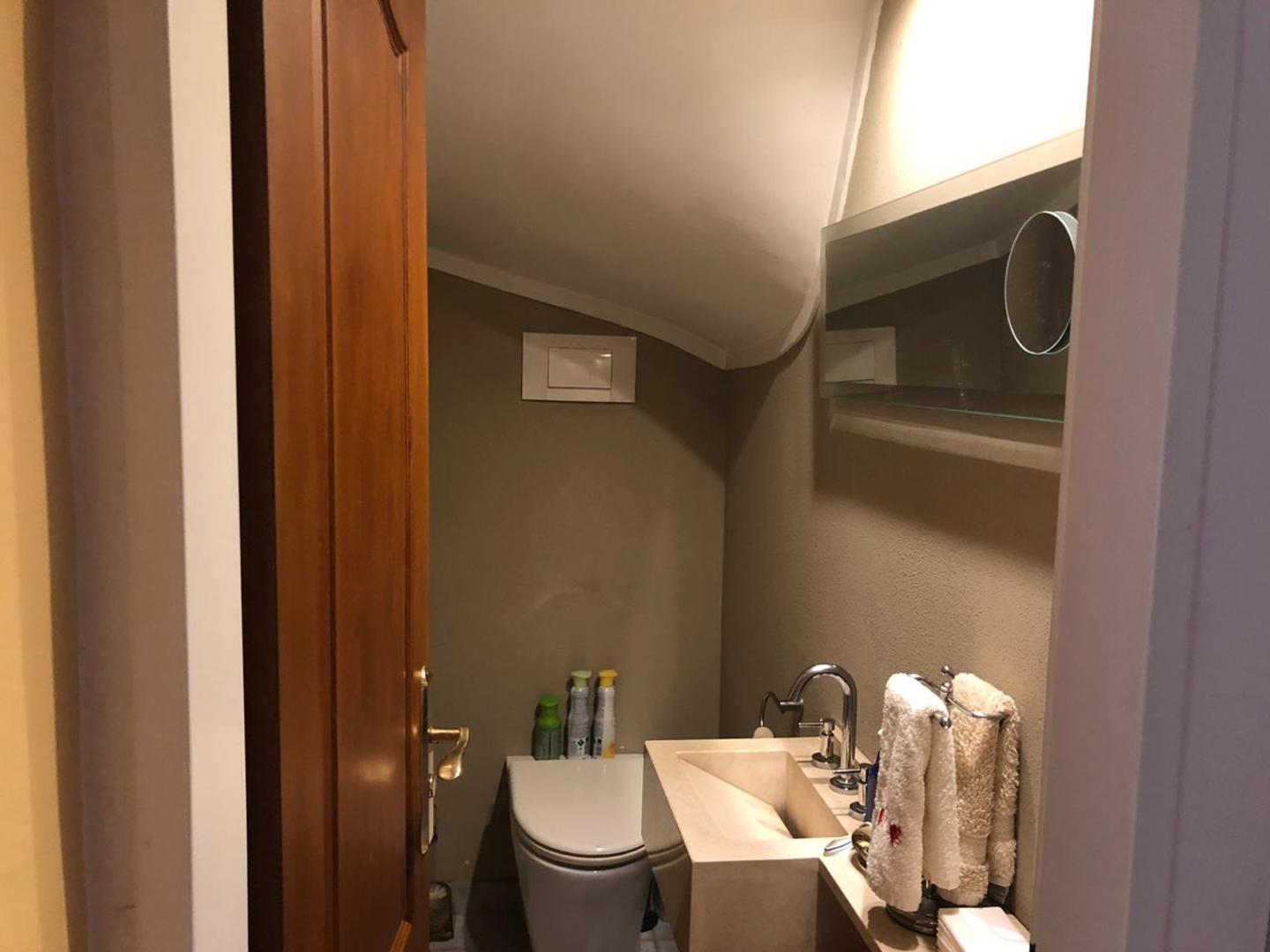 Casa 4 ambientes con 3 baños