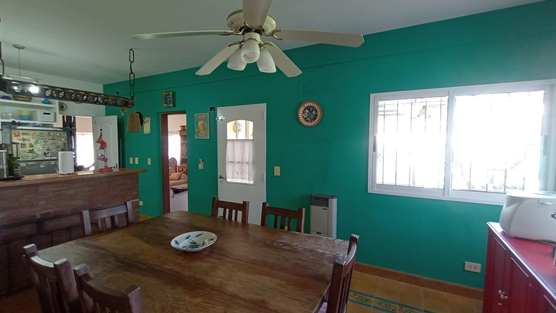 Casa en Venta con 3 cocheras