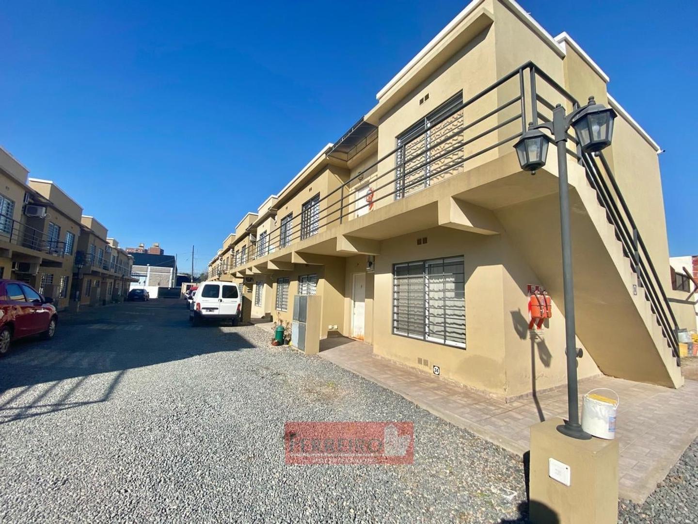 Venta de 2 ambientes con cochera en complejo La Bonita