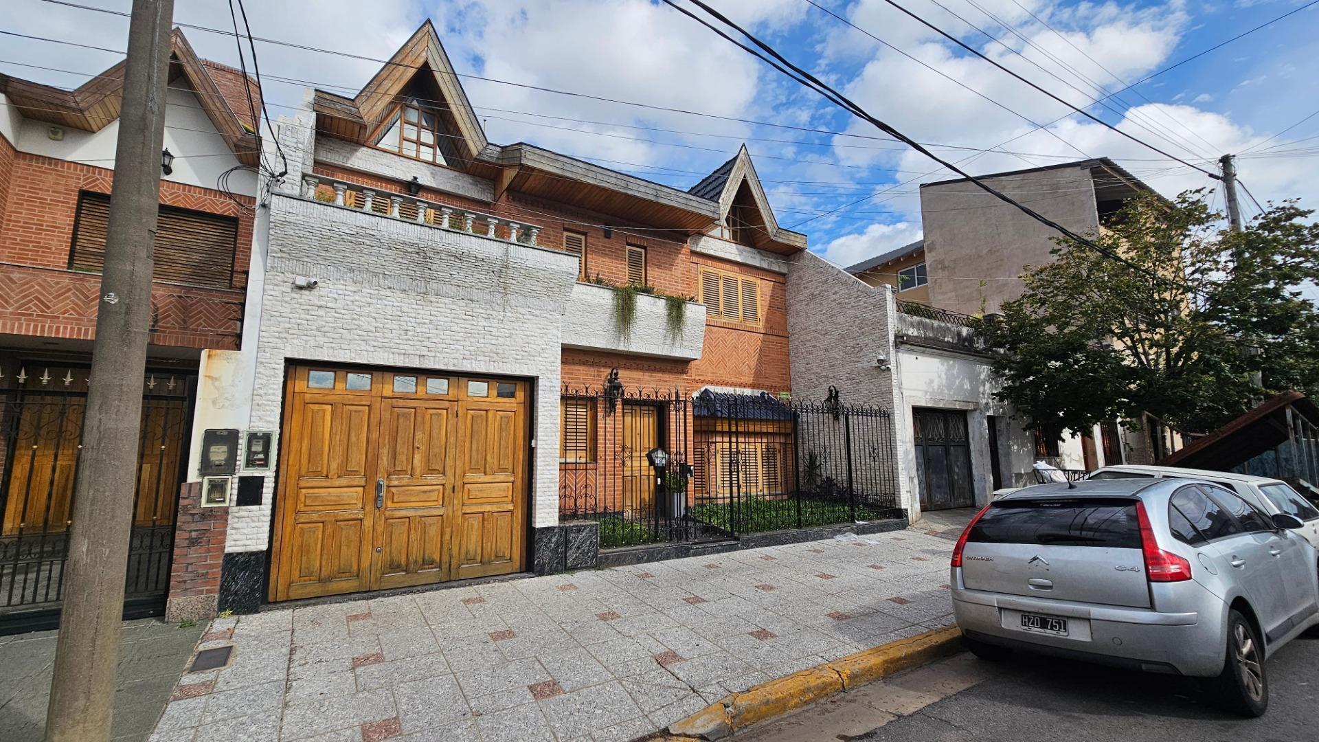 Hermoso Chalet de 5 ambientes en Lomas del Mirador