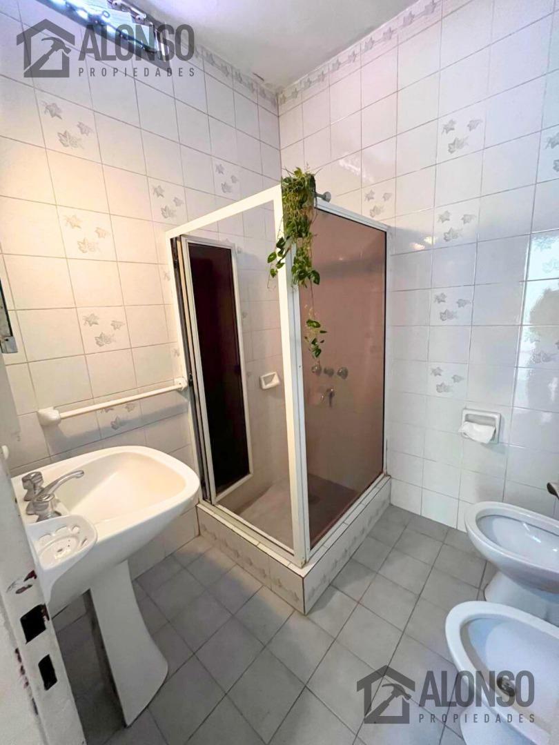 Casa en Alquiler con 1 cochera