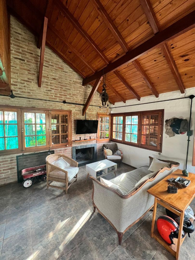 Casa en Venta con 2 cocheras
