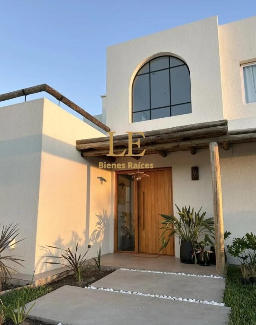 Casa 5 ambientes con 3 baños