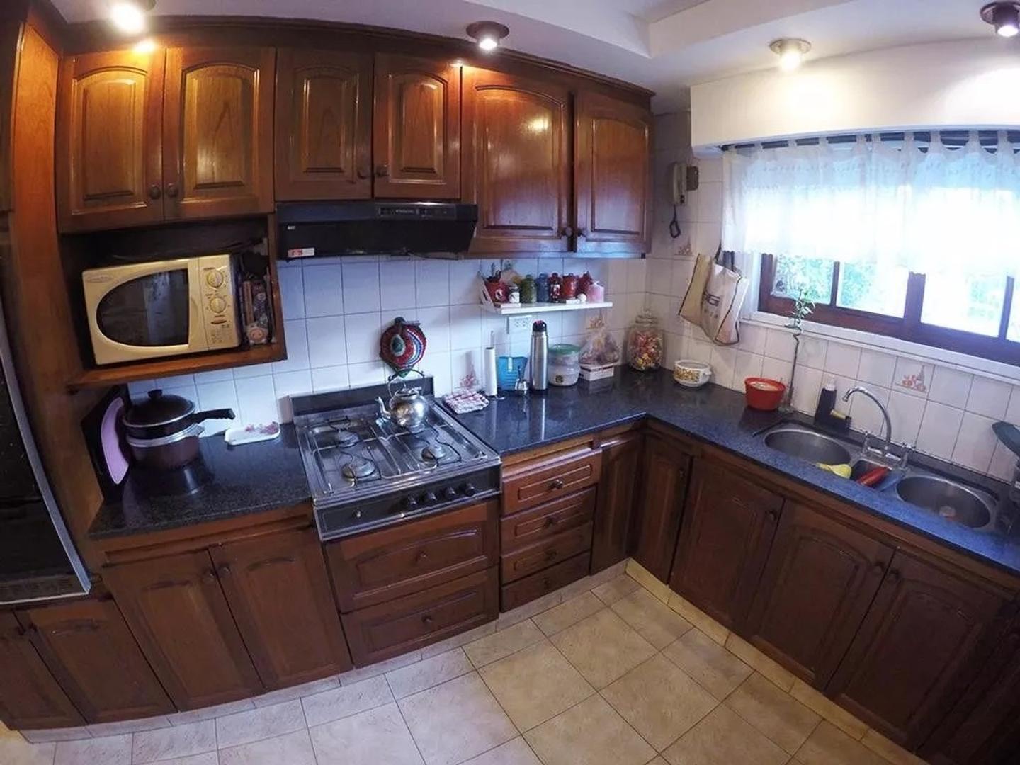 Casa en Venta con 3 cocheras
