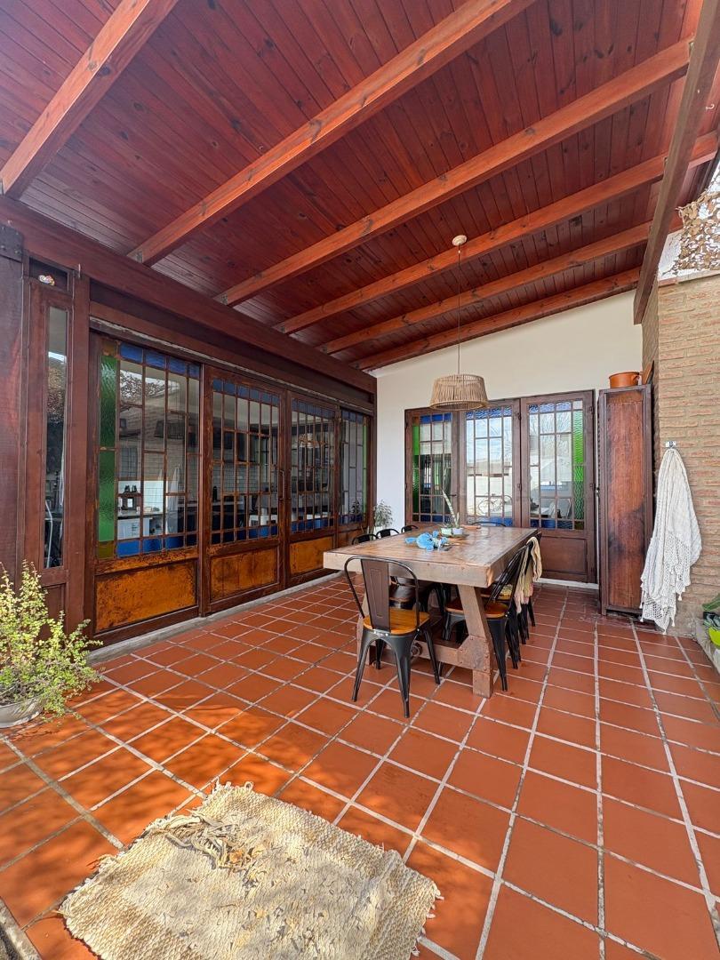 Casa en Venta con 3 cocheras
