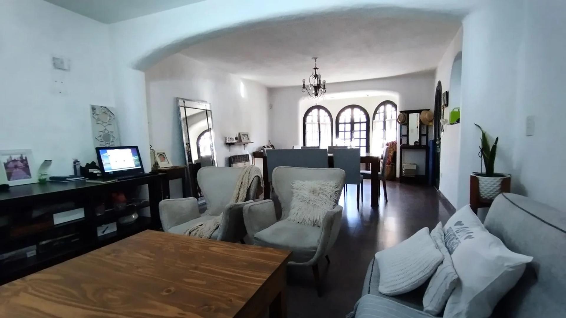 Casa 4 ambientes con 3 baños