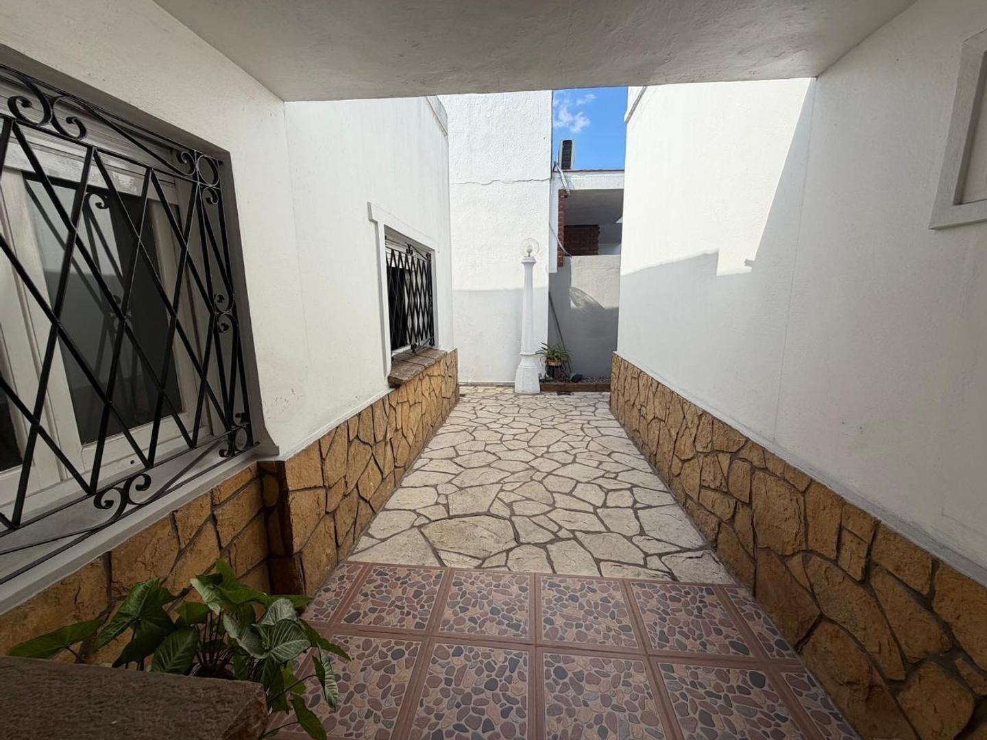 Depto Tipo Casa en Alquiler de 2 dormitorios