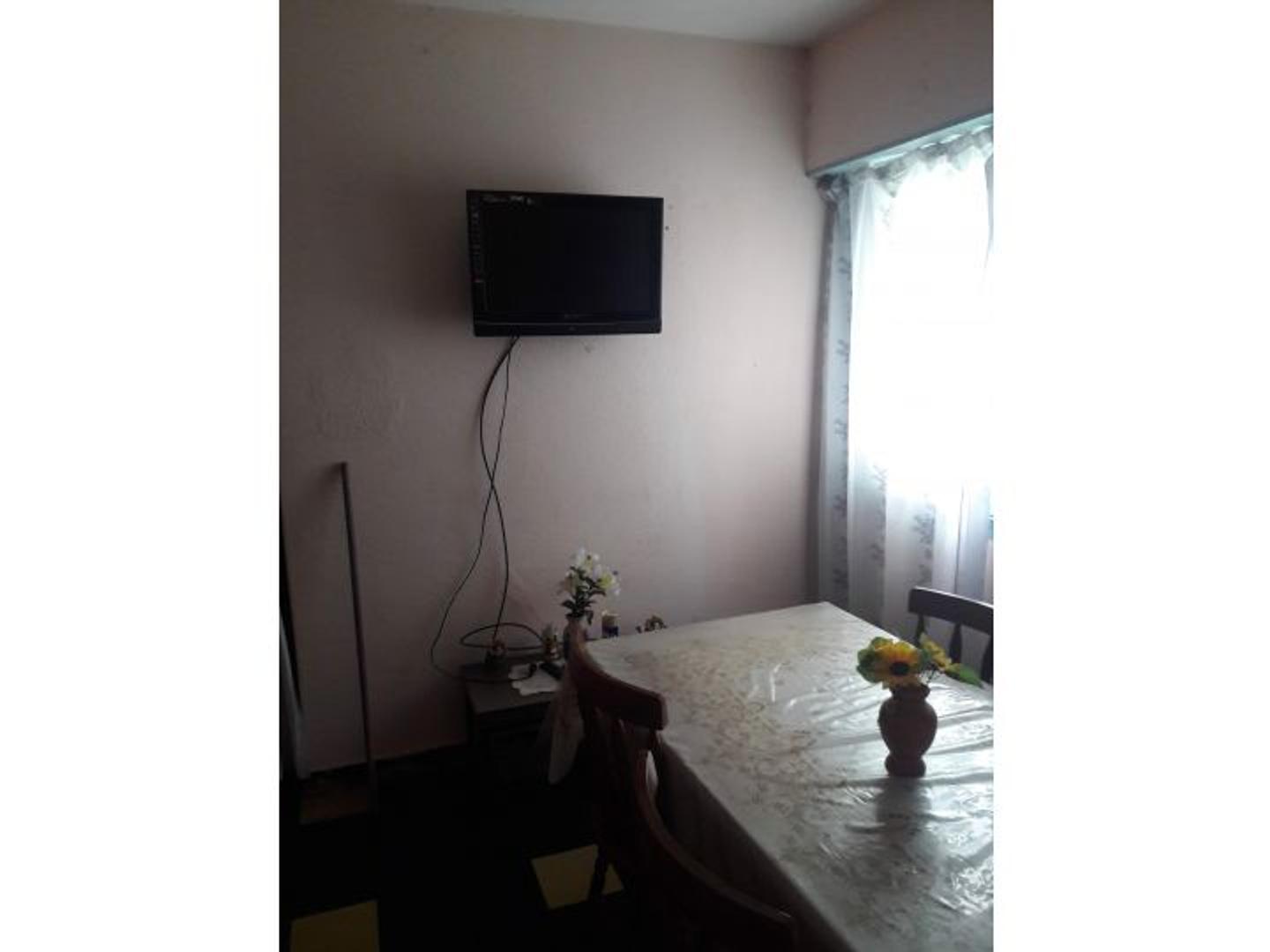 Venta departamento 2 ambientes Miramar amplio con lavadero