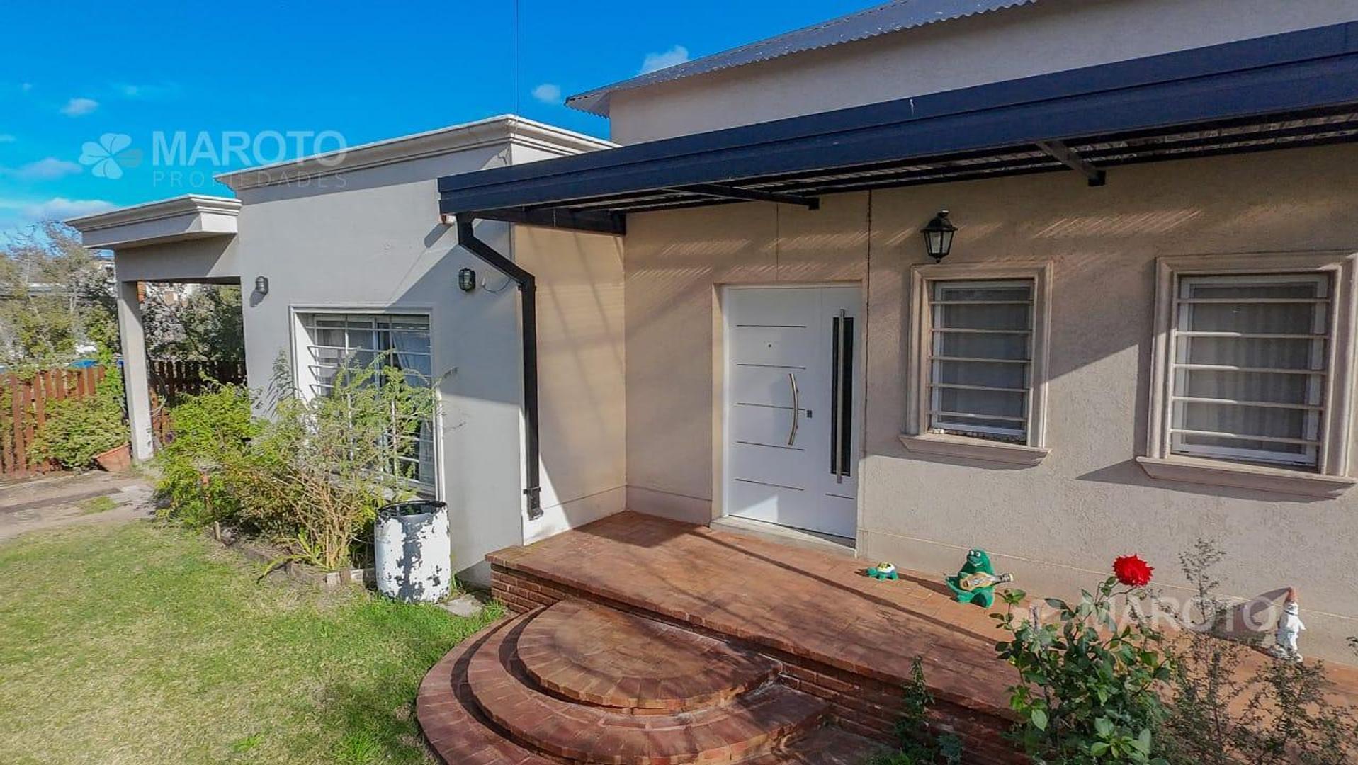 Casa en Venta con 2 cocheras
