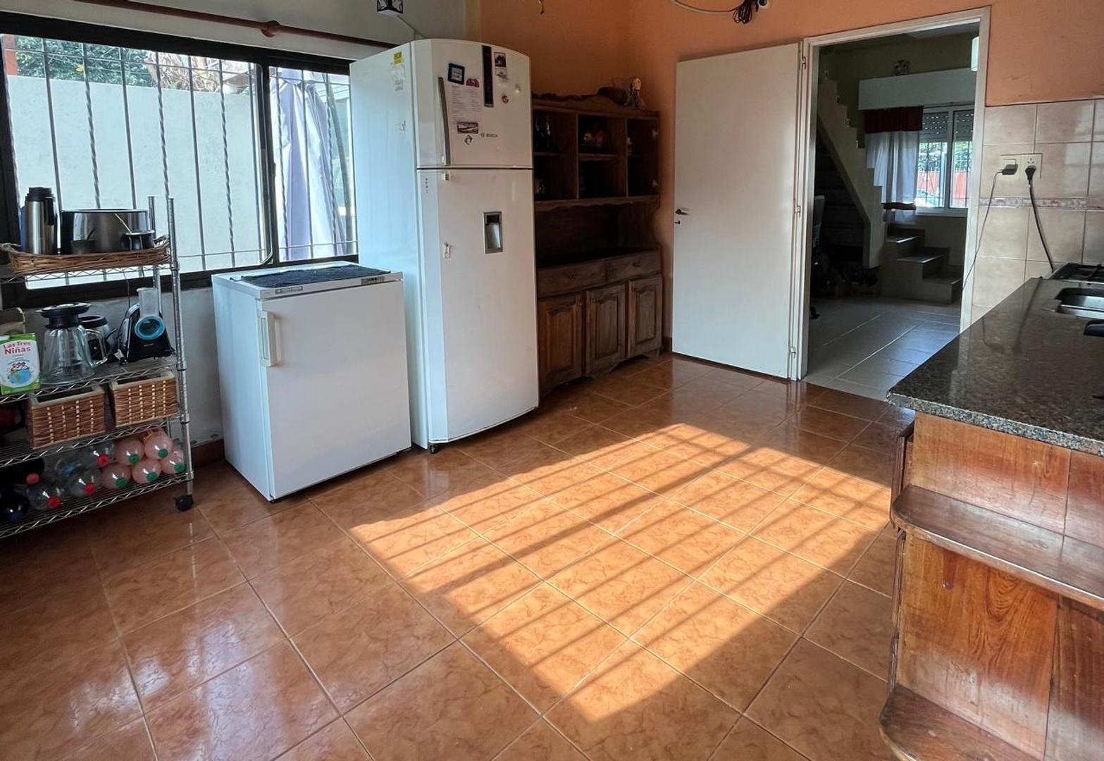 Castelar Norte casa 5 dormitorios a la venta