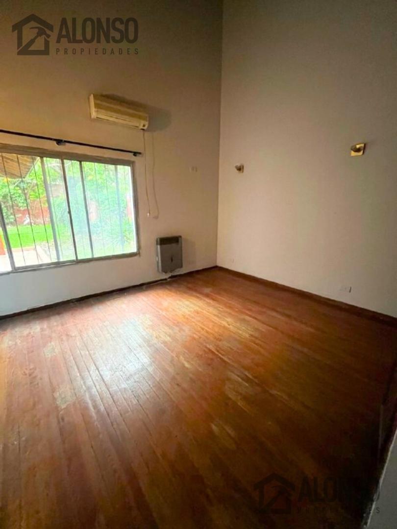 Casa en Alquiler con 1 cochera