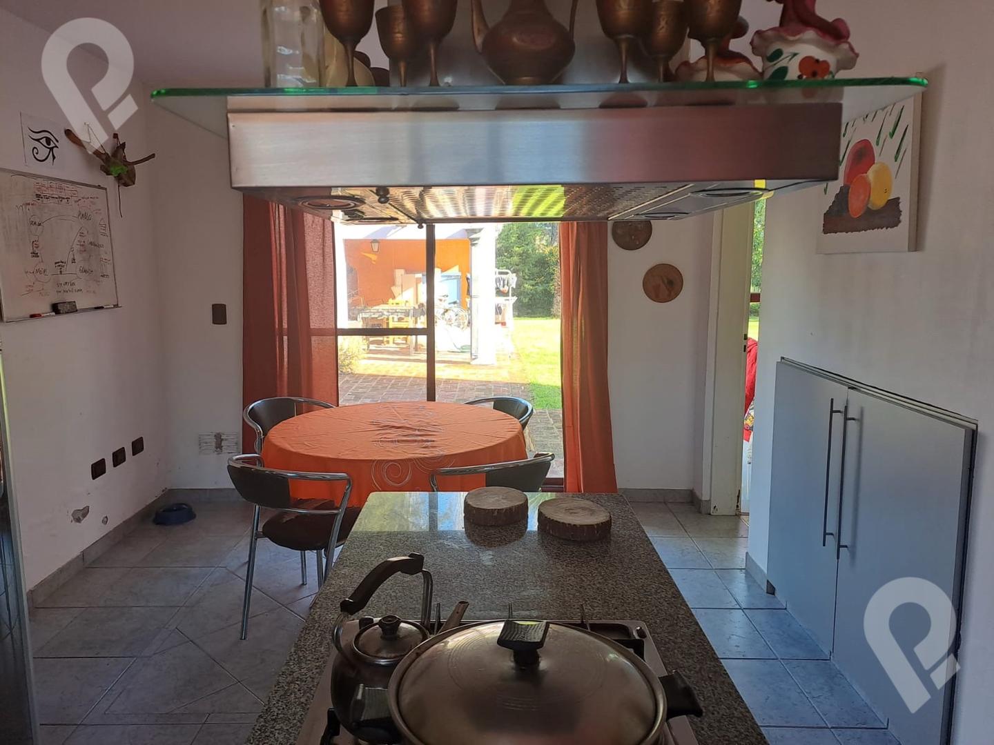 Casa 6 ambientes con 3 baños