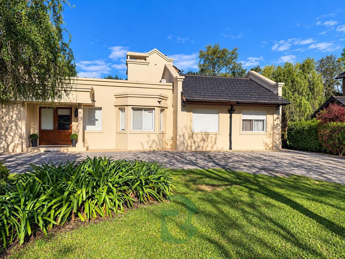 VENTA CASA 4AMB.PLATA BAJA.COUNTRY CAMPOS DE ALVAREZ