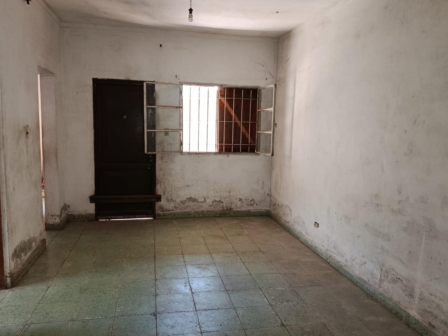 VENTA CASA A RECICLAR MORENO